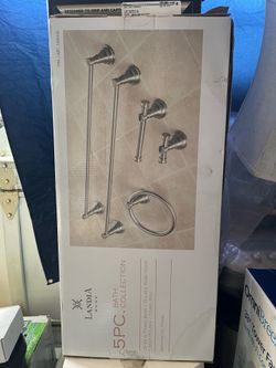 Bathroom towel hanger