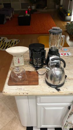 Assorted Kitchen Counter Appliances