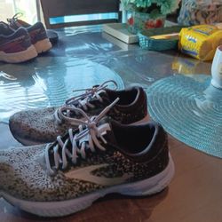Nike Brooks Size8