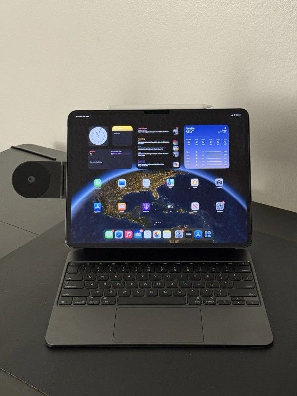 Apple iPad Pro M4 13” 256GB Wi-fi + Cellular (HUGE BUNDLE)