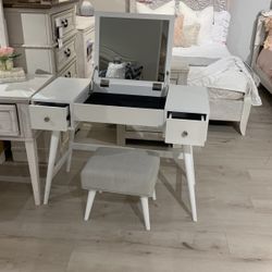 Modern vanity set