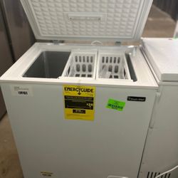 Magic Chef HMCF5W4 5.0 cu. ft. Chest Freezer 8IR 3
