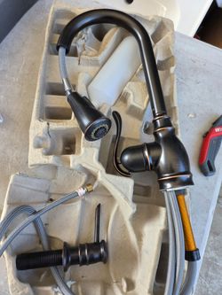 New Moen Venetian Bronze s8ngle hole Kitchen Faucet with soap dispenser!! Missing Original Box!!