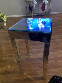 Mirrored end table set Of 2
