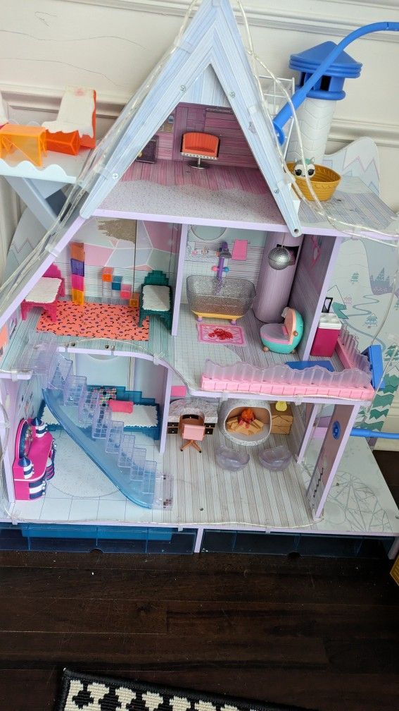 LOL Dollhouse With Dolls