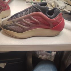 Adidas Yeezy 700 V3 Carbon 