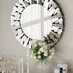 Round Decorative Wall Mirror – 31.5” Silver (Like New Excellent Condition)
