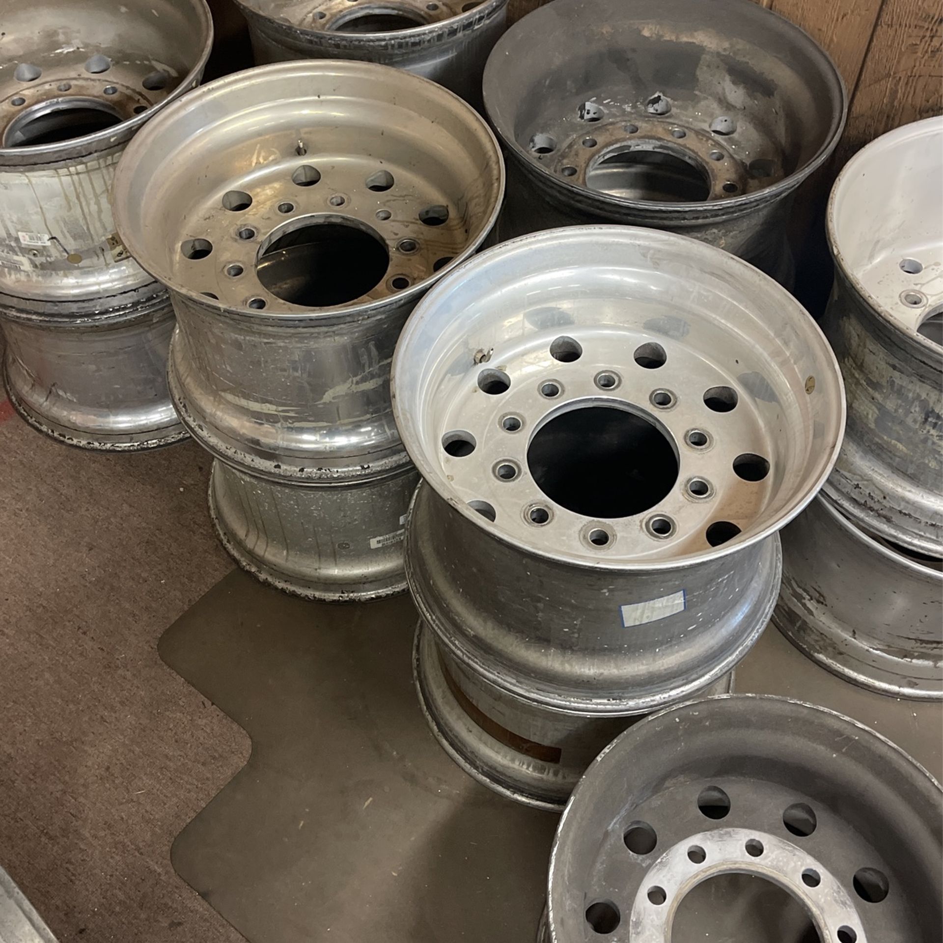 Alcoa 22.5 Super Single Wheels, Peterbilt, Freightliner, Volvo