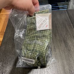 Supreme GORE-TEX Windstopper Gloves Olive Size S/M