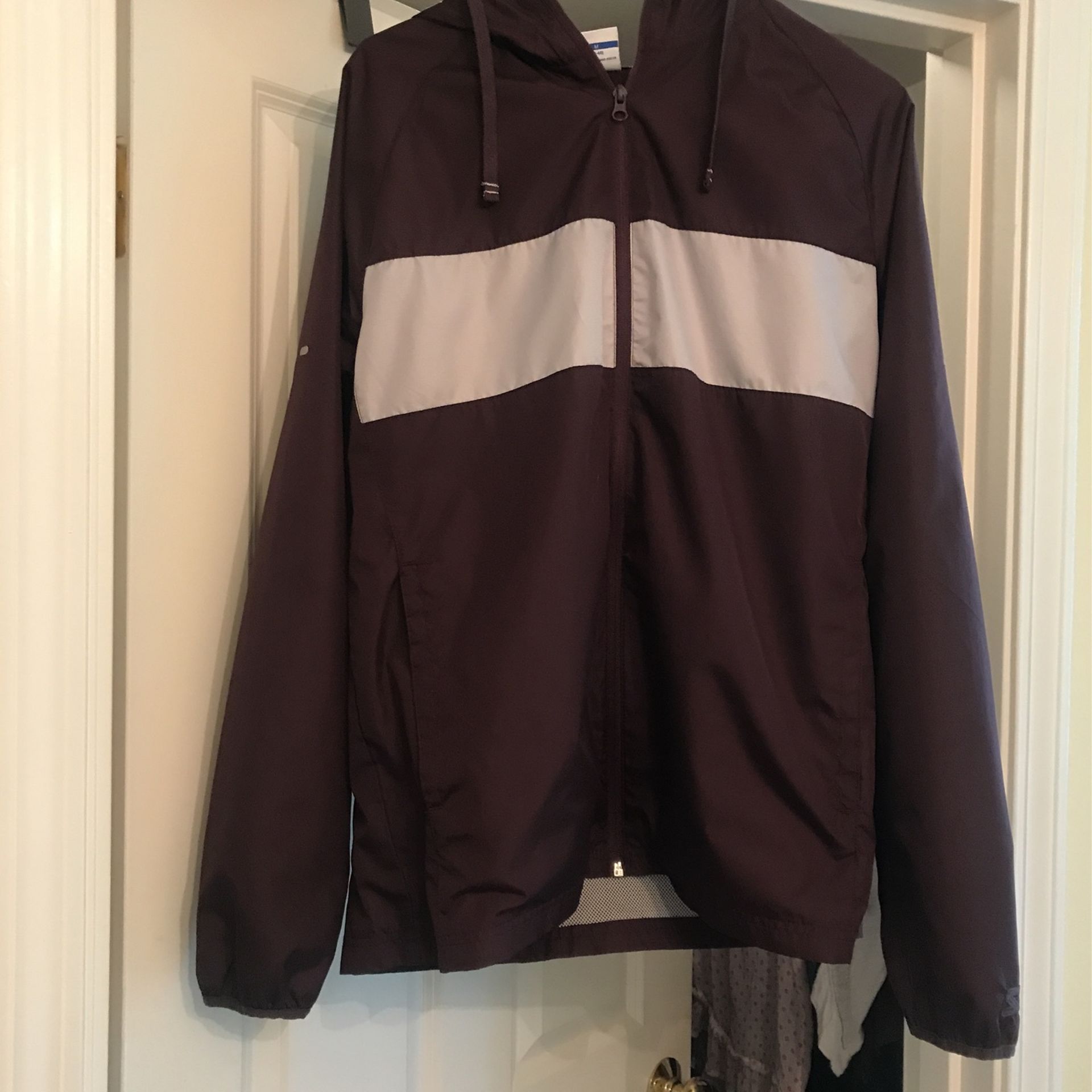 Men’s size medium rain/windbreaker. Worn once