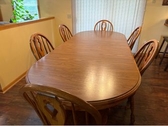 Honey Oak Dining Table with 6 Chairs & 4 Leaves