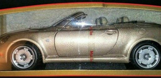 Lexus SC430 1/18 scale model NEW -made by Maisto