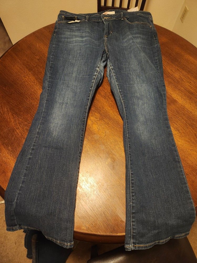 Levi's mid-rise bootcut women's jeans