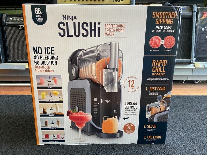 Ninja SLUSHi Professional Frozen Slushie Machine 88oz Black FS301
