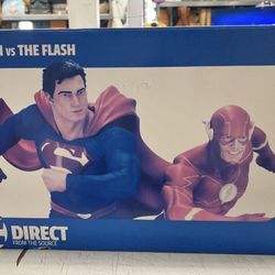 $225 DC Collectibles Comics Superman vs. The Flash Racing Race Speed Statue