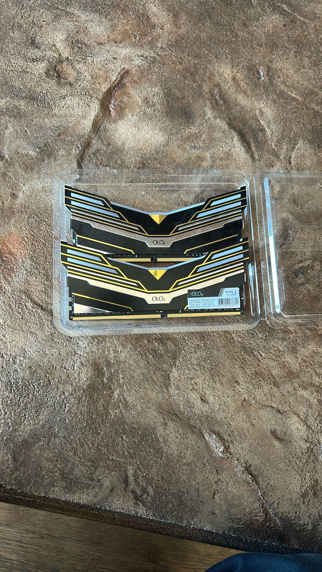 Oloy 16GB Ram RGB rainbow