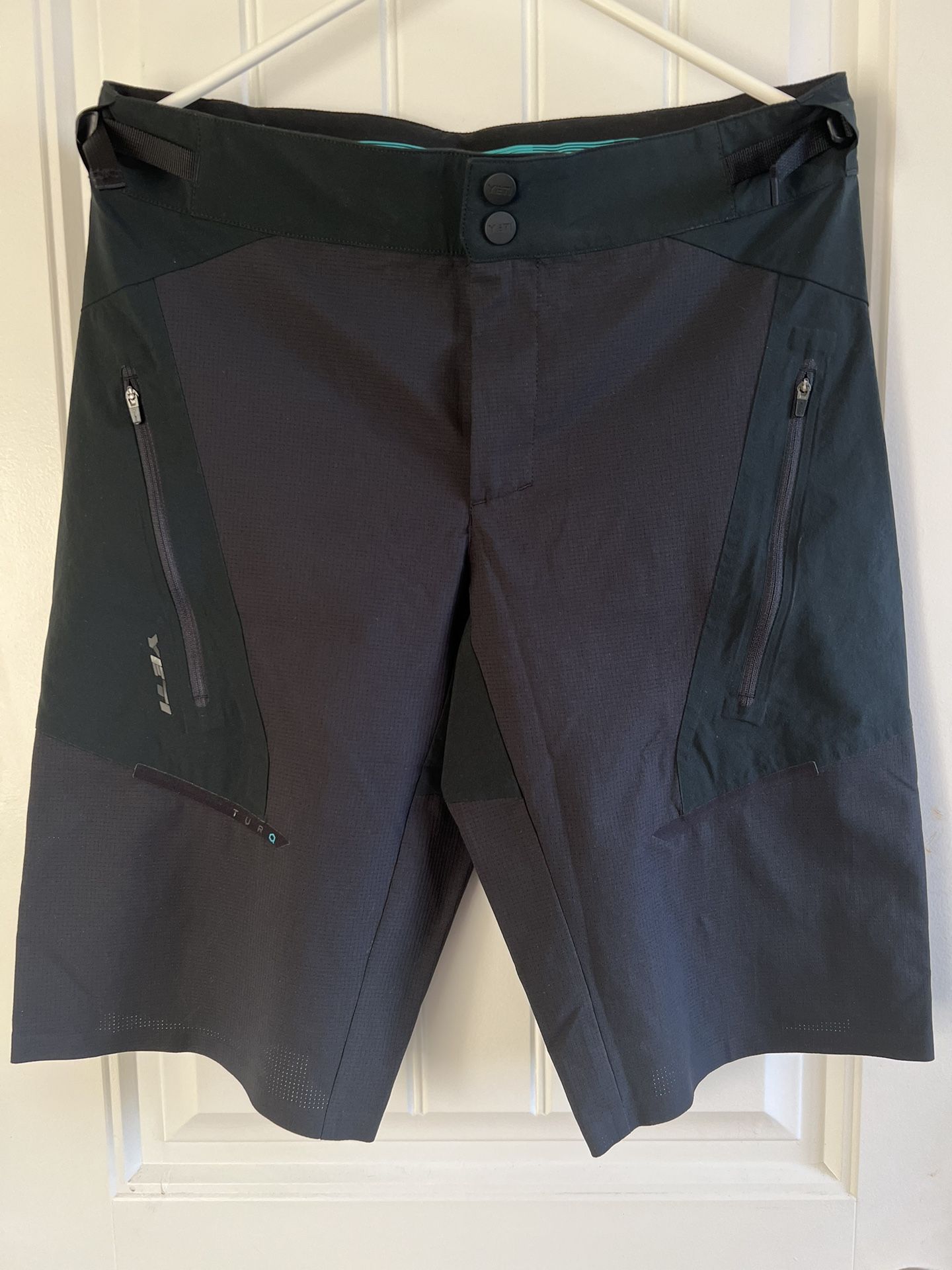 New Yeti Cycles Turq Dot Air Shorts, Men’s Medium, Black
