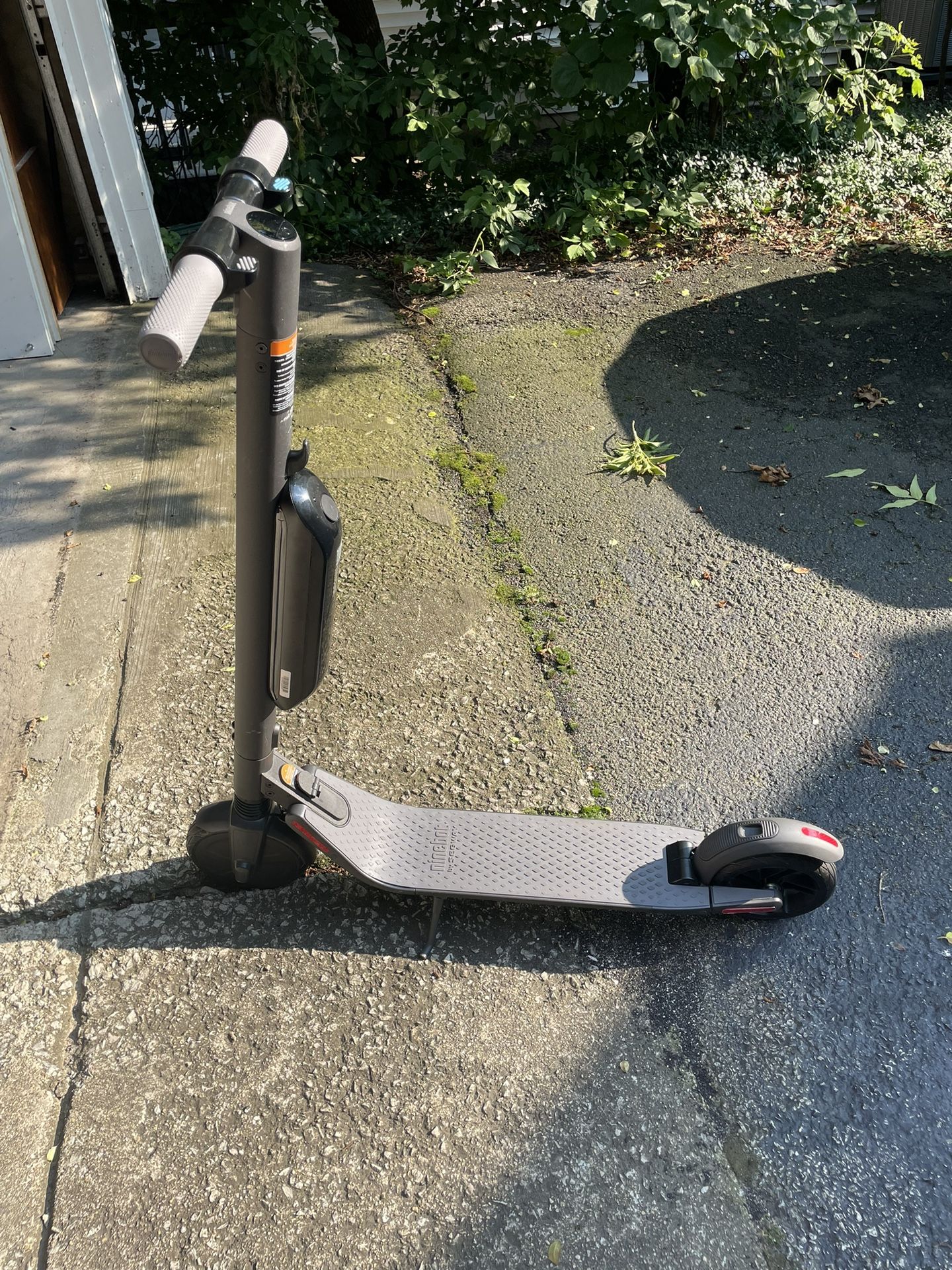 Ninebot KickScooter ES4 | Electric Scooter | Segway