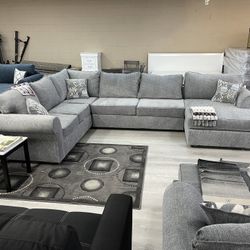 LIGHT GRAY U-SHAPED SECTIONAL