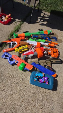 13 nerf guns / darts