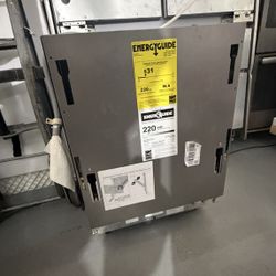 Asko ADA Built-In Dishwasher 24” (Panel-Ready / Fully Integrated, Sliding Door) Brand: ASKO Model: DSD565.U