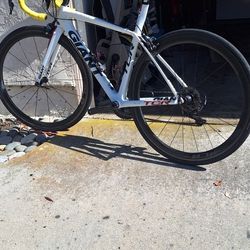 Carbon Fiber Road Bike - Giant TCR Advanced SL - $1,450