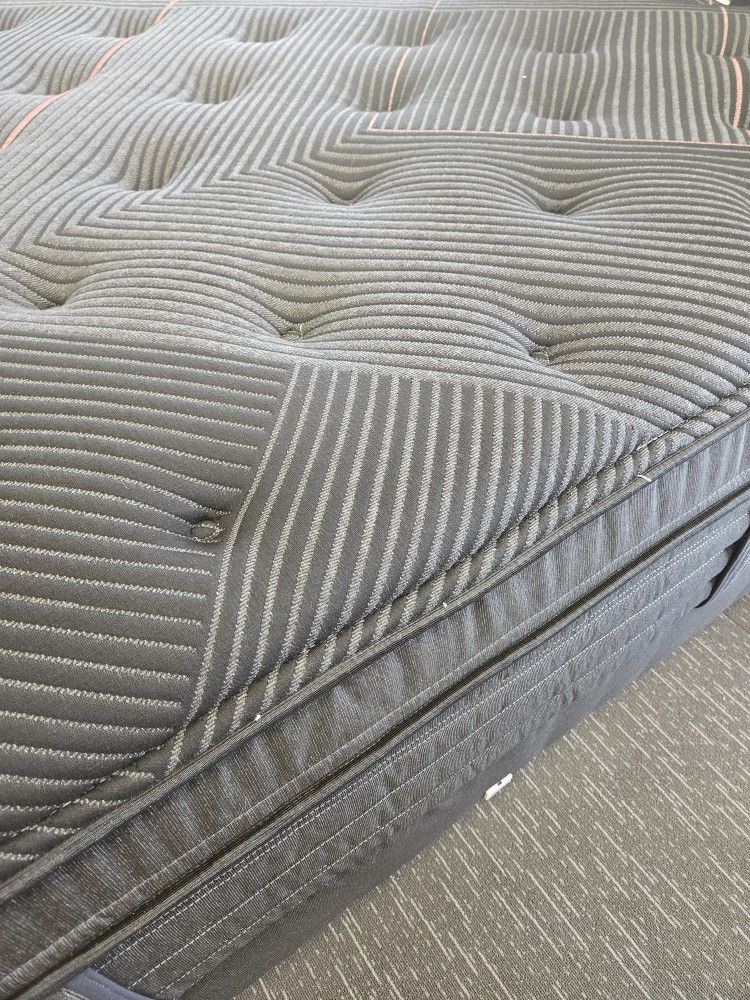 Beautyrest Black Mattresses 60 Off!!!!! for Sale in Concord Farr, TN