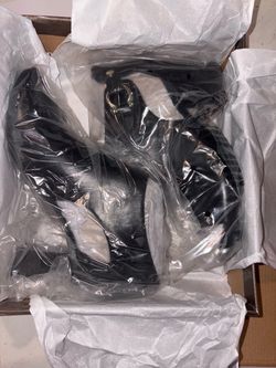Giani bernni black zip up heals brand new