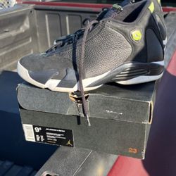 Jordans 14 Retro Size 9 1/2 