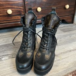 Authentic Louis Vuitton Laureate Monogram Platform Desert Boots