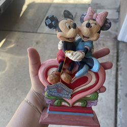 Enesco Disney Traditions by Jim Shore Mickey and Minnie Mouse Sitting on Heart Figurine, 8.5 Inch, Multicolor