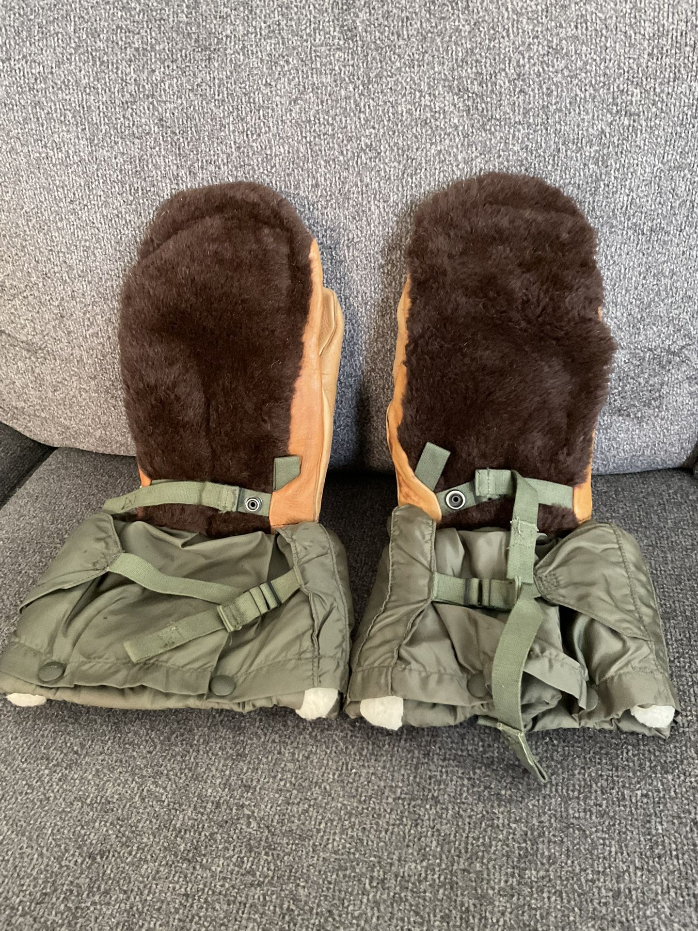 Military Grade Arctic Gloves Mittens Wool & Leather Almost New!