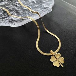 Luxury Geometric Titanium Steel 18K Gold Plated Clover Necklace St Patrick Day