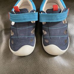 Keen Sandals Size 7 toddler 