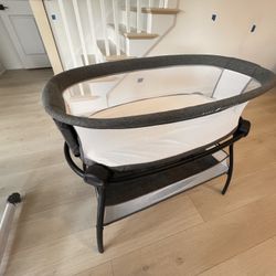 Baby Delight Beside Me Dreamer Bassinet & Bedside Sleeper