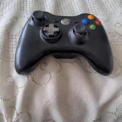 Xbox 360 Controller Used Good Working Condition.