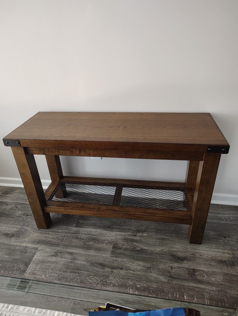Entry/Console/Table