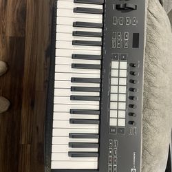 Novation Launchkey 37 – Like New 