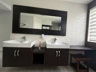 MODERN DOUBLE VANITY WITH CABINET AND MIRROR!