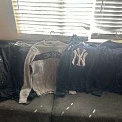 Mens Sweaters In Great Conditions 