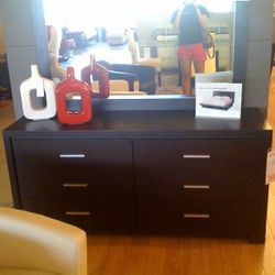 Dresser With 6 Drawers