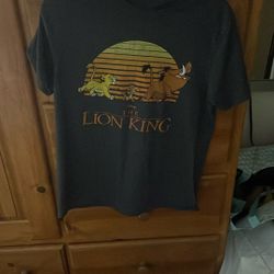 The Lion King T-shirt Size Medium 