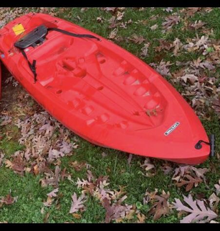 Lifetime kayak with paddle (used 2 times)