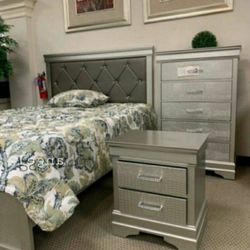 Amalia Gold Panel Bedroom Set 4 Piece (Qb Dresser Mirror Nightstand)