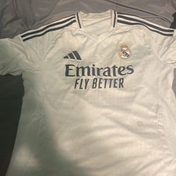 Real Madrid size L