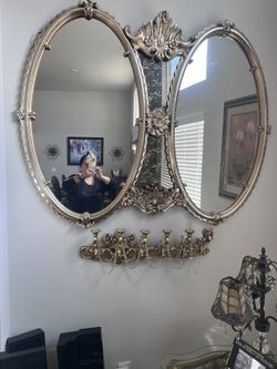 Double Mirror With Scone
