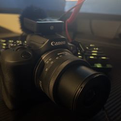 Canon EOS R100 Camera + Mic