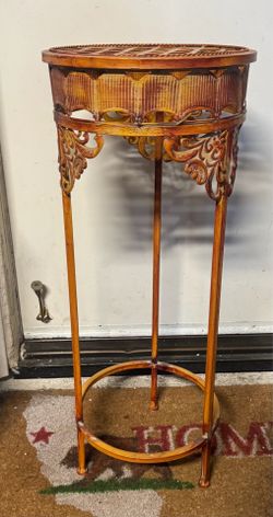 Metal plant stand