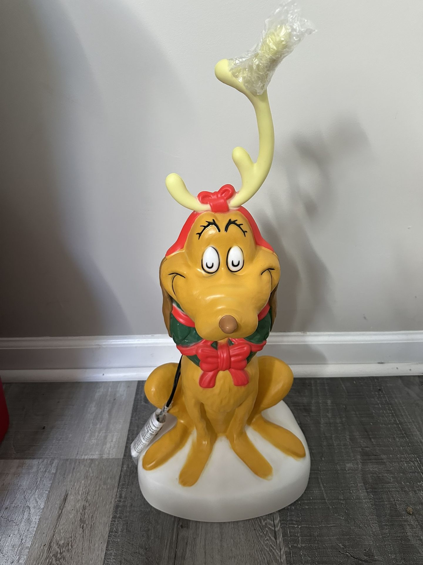 NEW CHRISTMAS LIGHTED MAX THE DOG FROM THE GRINCH WITH ANTLER OUTDOOR DECOR