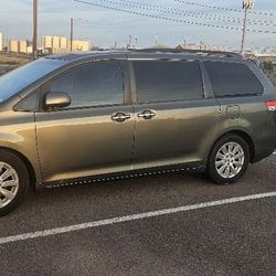 2012 Toyota Sienna